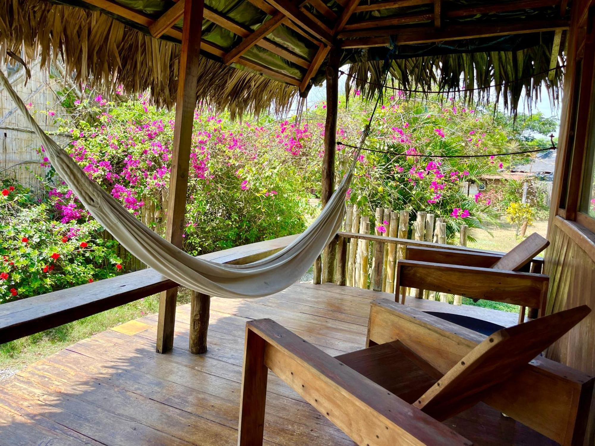 Kamala Surf & Backpacker Hostel Montanita Exterior photo