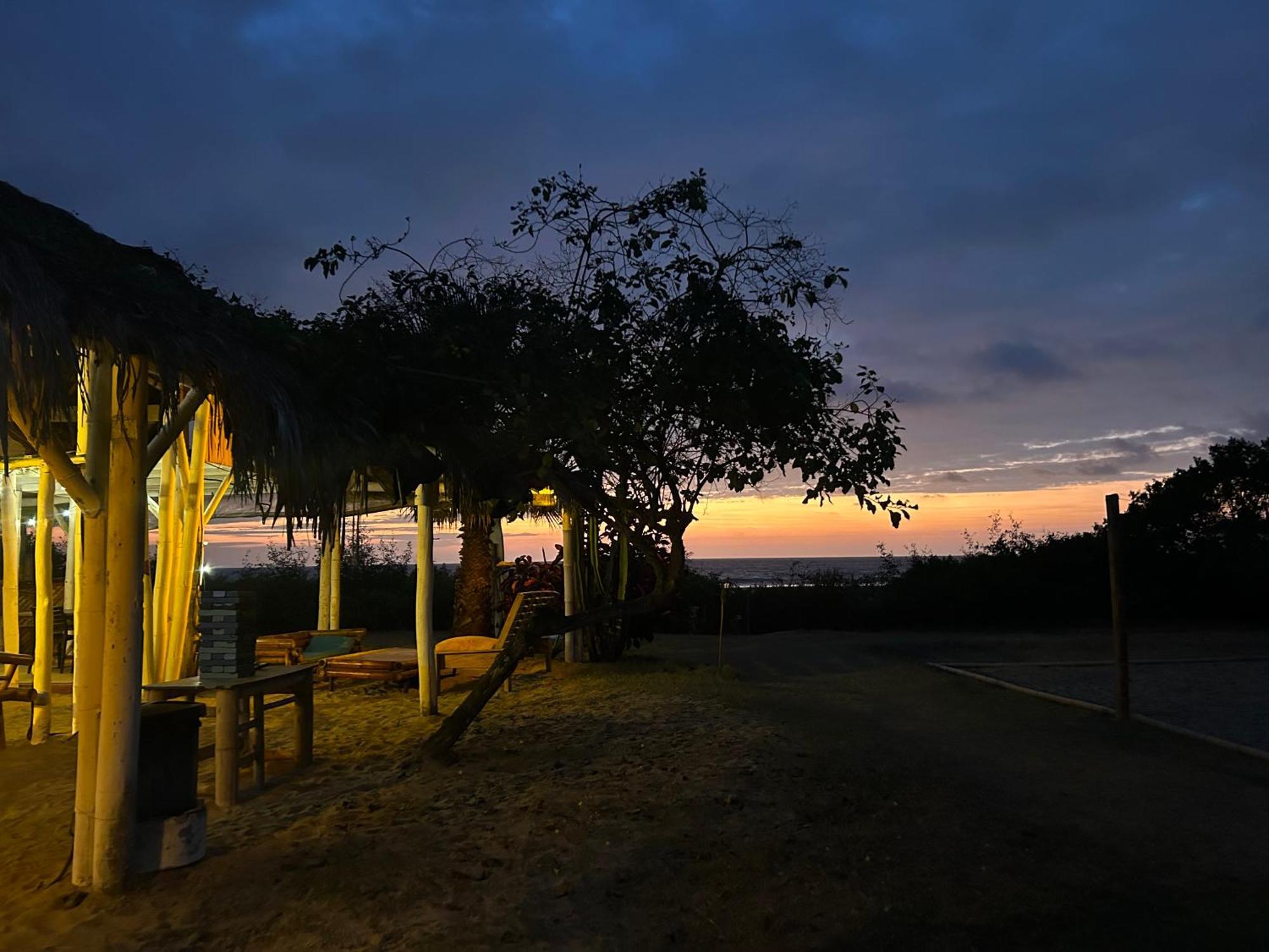 Kamala Surf & Backpacker Hostel Montanita Exterior photo